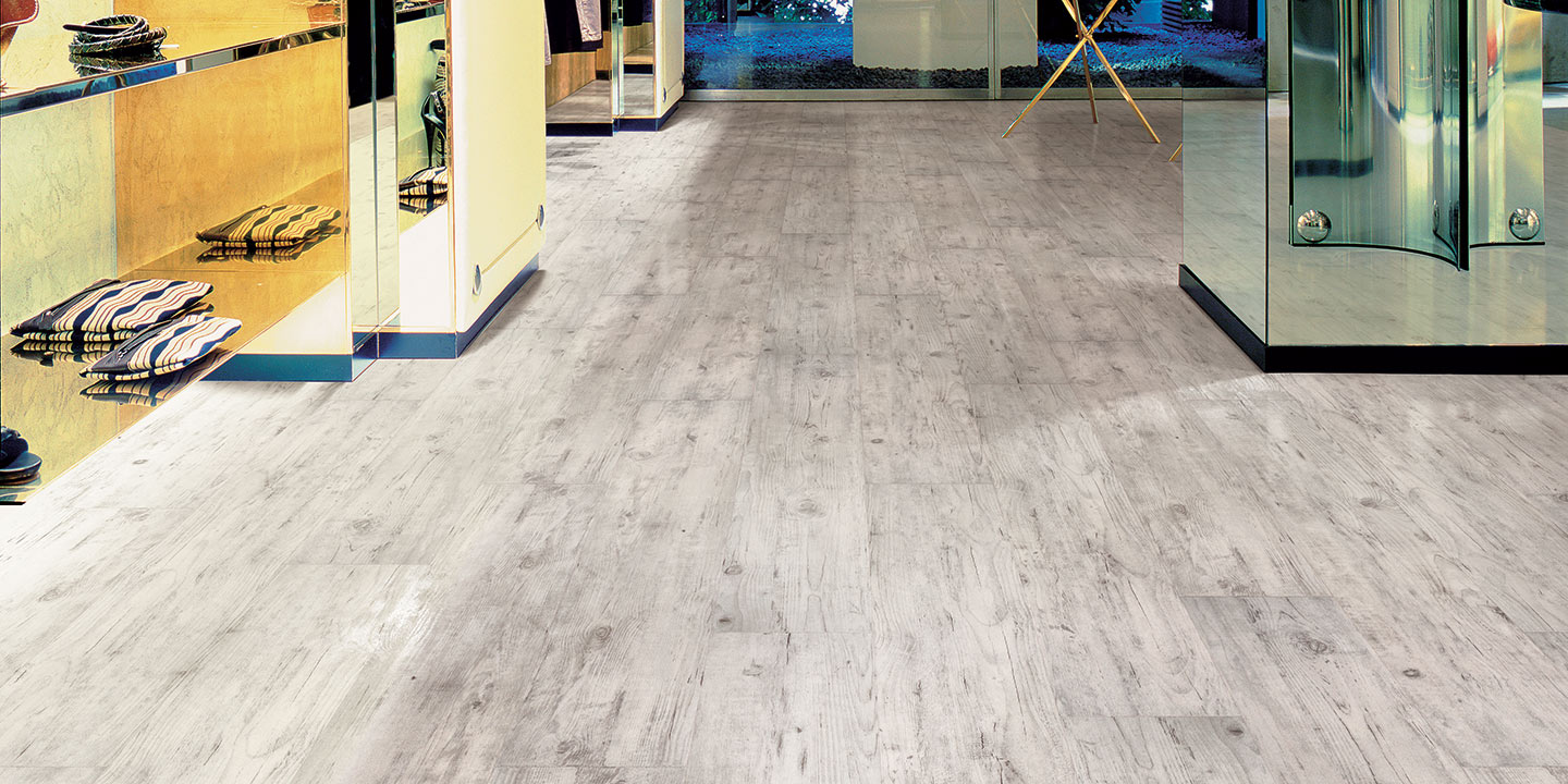 liuni_pavimenti_magnetici_effetto_legno_negozi