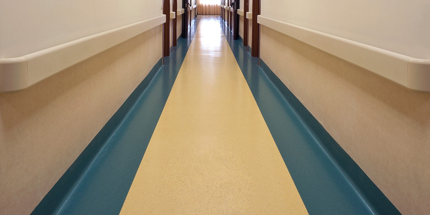 liuni-pavimenti-vinilici-ospedali-corridoio