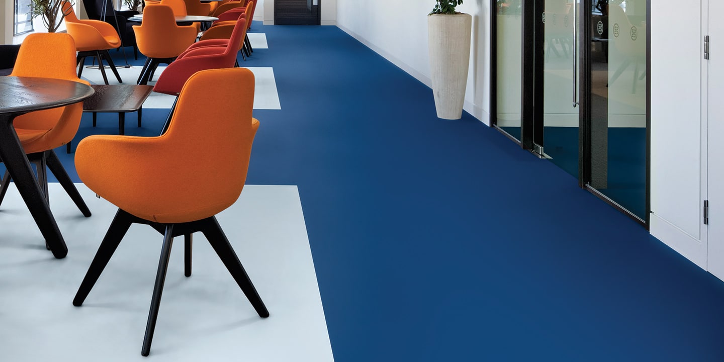 liuni_pavimenti_vinilici_eterogenei_calandrati_bloc_ristoro_cool-breeze-9936_marine-blue-9939