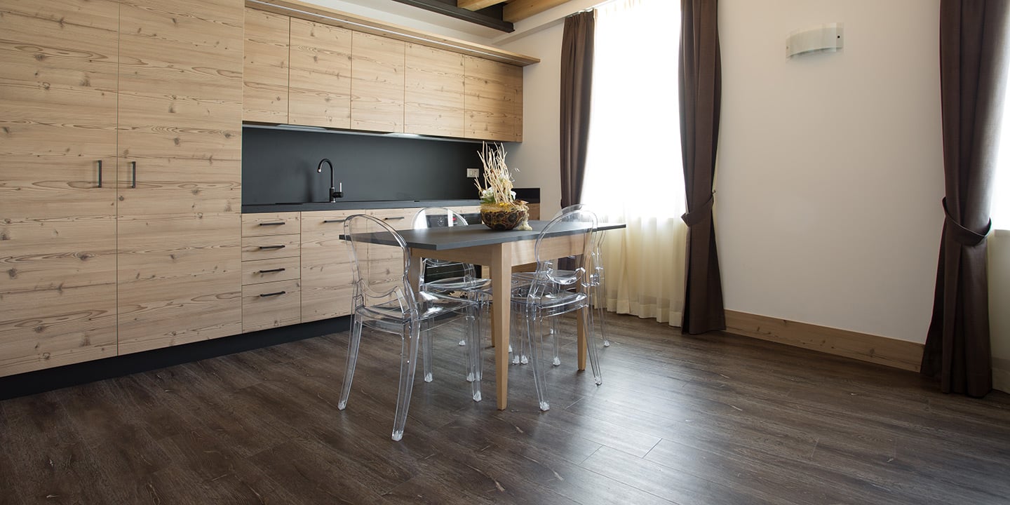 eco-55-pavimento-lvt-effetto-legno-liuni-cucina