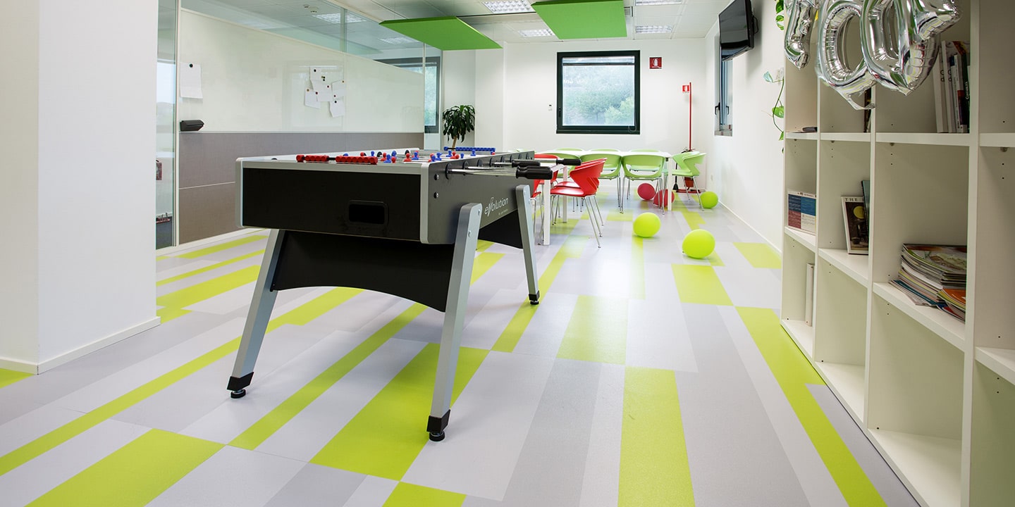 uffici-pavimento-vinilico-autoposante-coestruso-fractile-s608-liuni