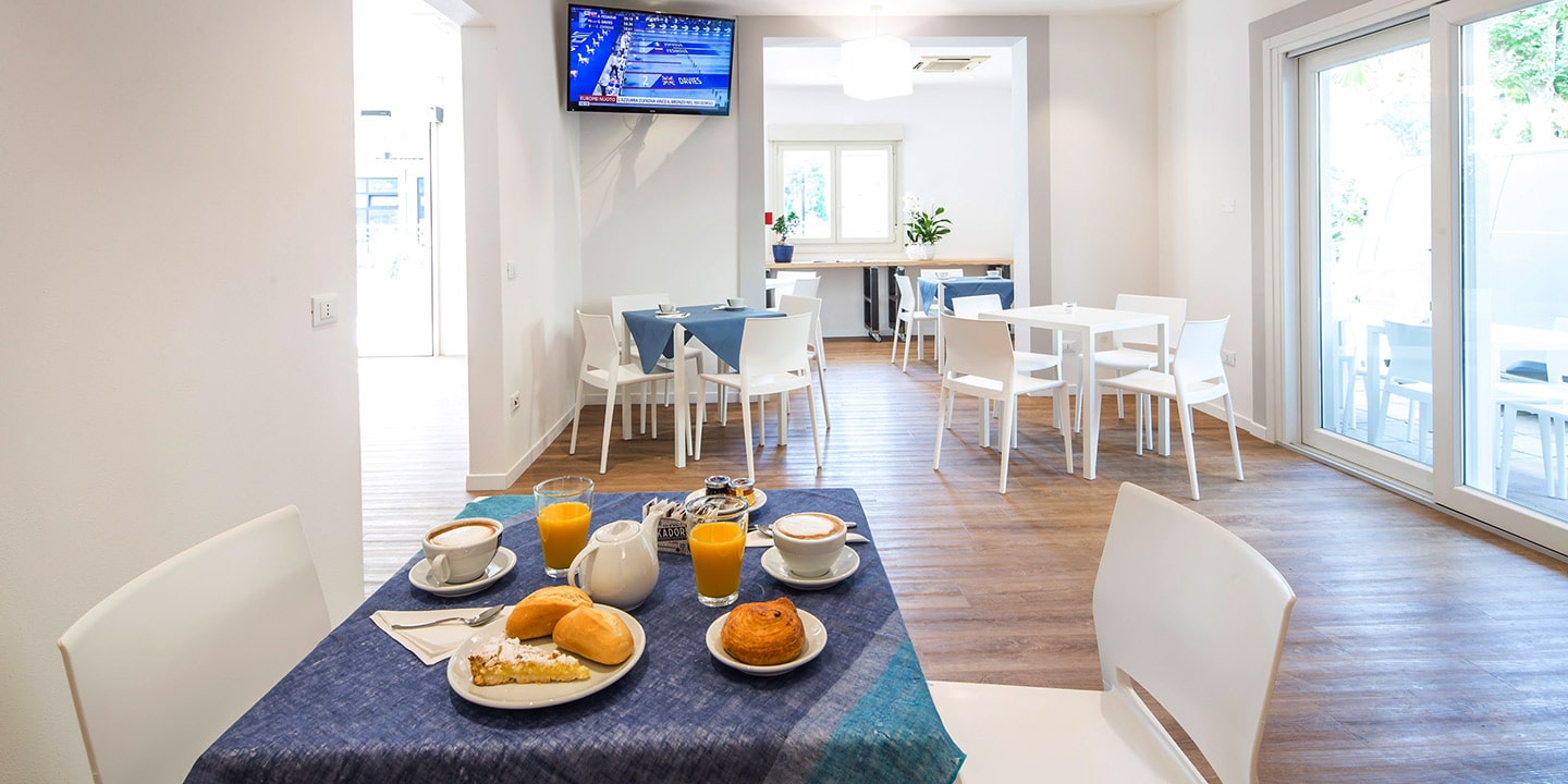 liuni_pavimenti_lvt_incollo_effetto_legno_eco55_colore_040_sala_colazione